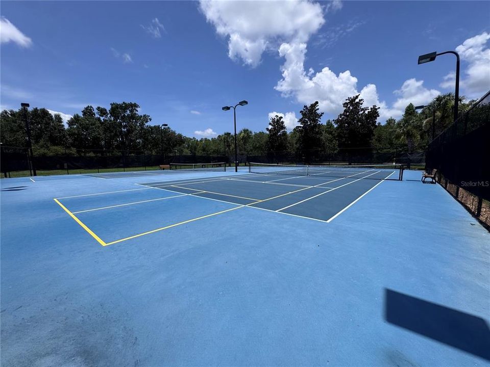 Activo con contrato: $434,000 (4 camas, 3 baños, 2552 Pies cuadrados)