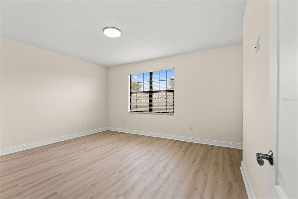 Activo con contrato: $434,000 (4 camas, 3 baños, 2552 Pies cuadrados)