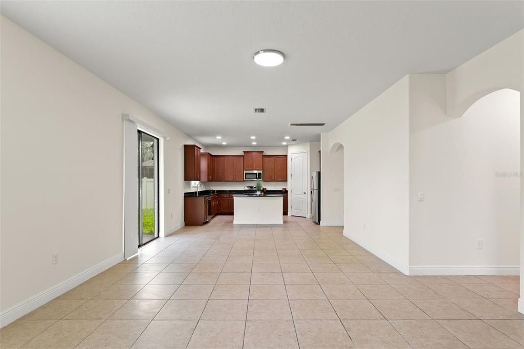 Activo con contrato: $434,000 (4 camas, 3 baños, 2552 Pies cuadrados)