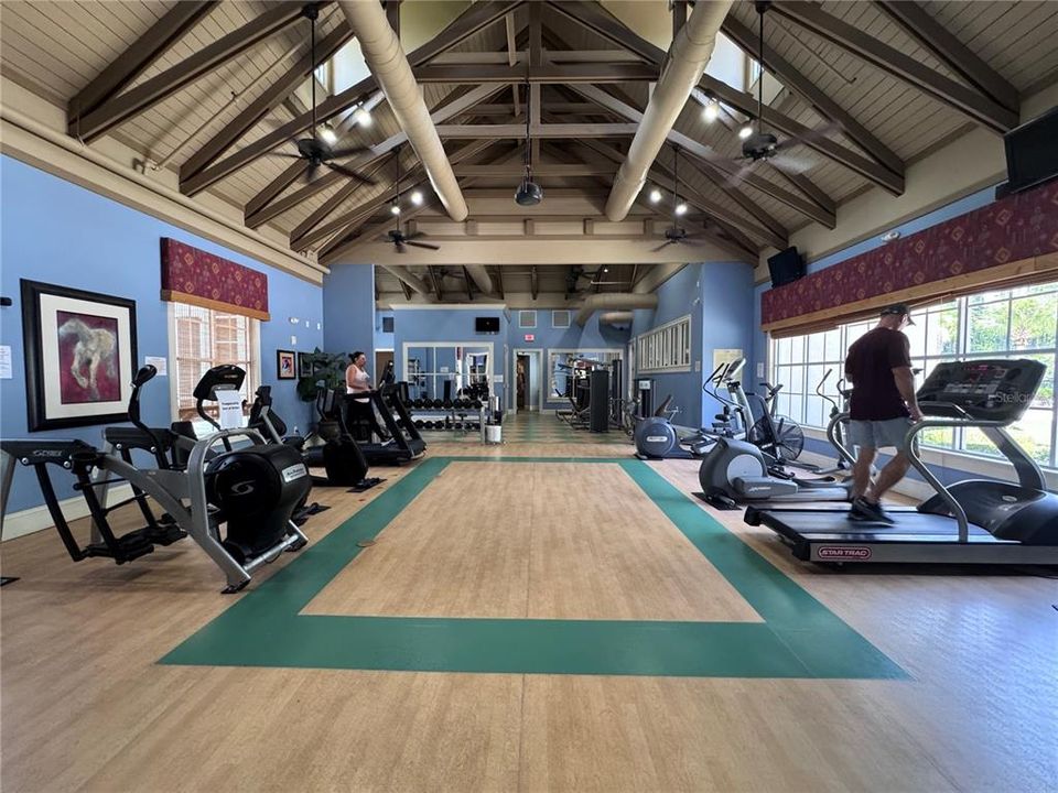 Activo con contrato: $434,000 (4 camas, 3 baños, 2552 Pies cuadrados)