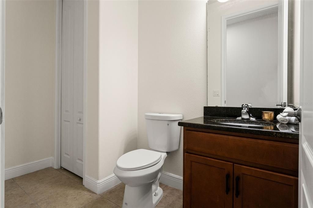 Activo con contrato: $434,000 (4 camas, 3 baños, 2552 Pies cuadrados)