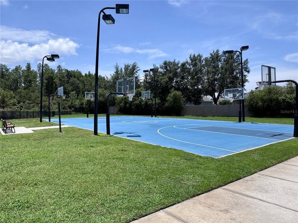 Activo con contrato: $434,000 (4 camas, 3 baños, 2552 Pies cuadrados)