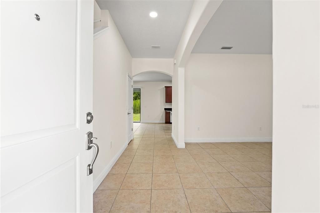 Activo con contrato: $434,000 (4 camas, 3 baños, 2552 Pies cuadrados)