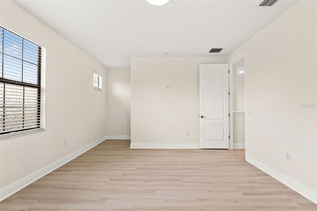 Activo con contrato: $434,000 (4 camas, 3 baños, 2552 Pies cuadrados)