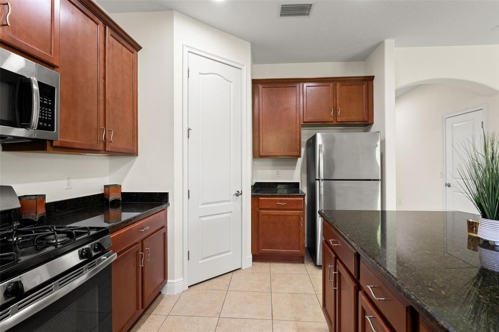 Activo con contrato: $434,000 (4 camas, 3 baños, 2552 Pies cuadrados)