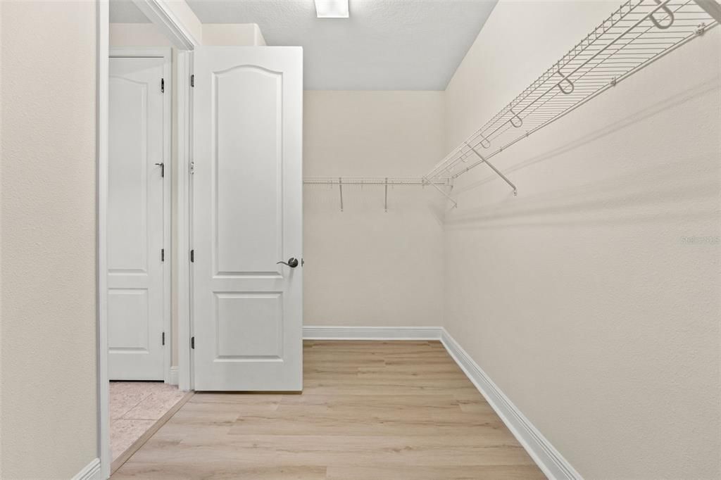 Activo con contrato: $434,000 (4 camas, 3 baños, 2552 Pies cuadrados)