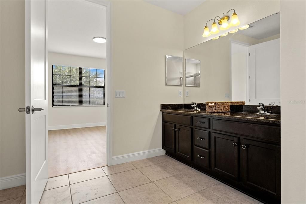 Activo con contrato: $434,000 (4 camas, 3 baños, 2552 Pies cuadrados)