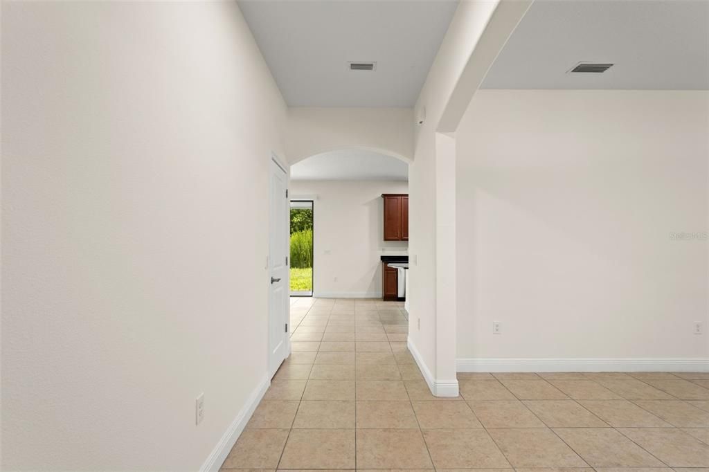 Activo con contrato: $434,000 (4 camas, 3 baños, 2552 Pies cuadrados)