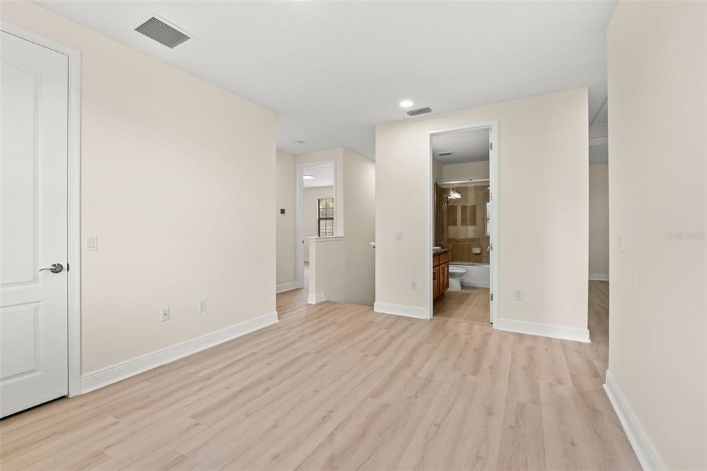 Activo con contrato: $434,000 (4 camas, 3 baños, 2552 Pies cuadrados)