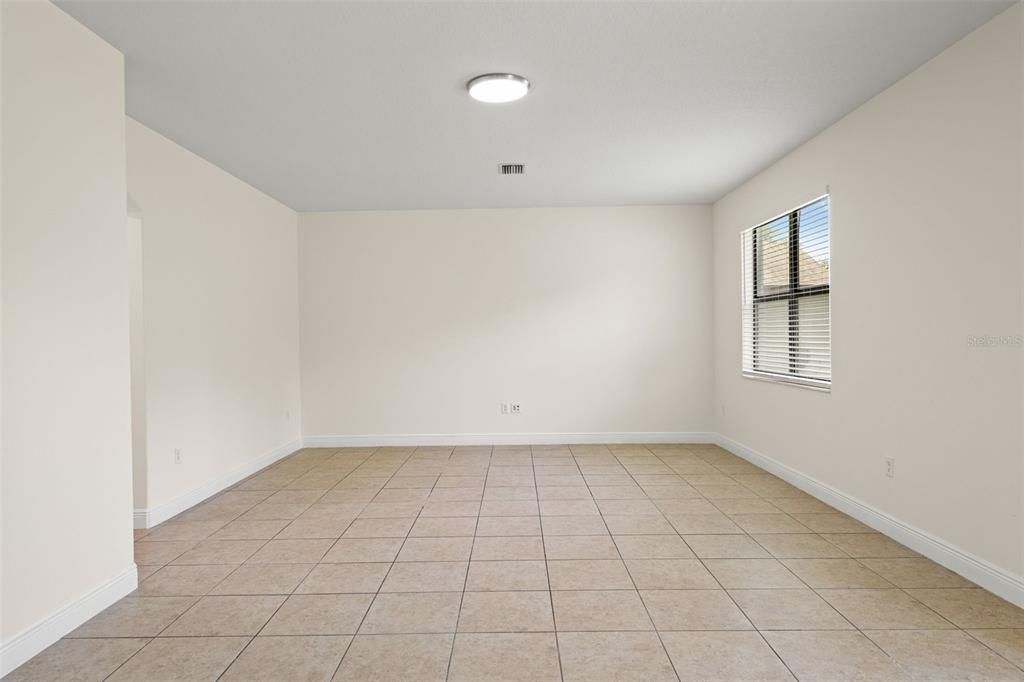 Activo con contrato: $434,000 (4 camas, 3 baños, 2552 Pies cuadrados)