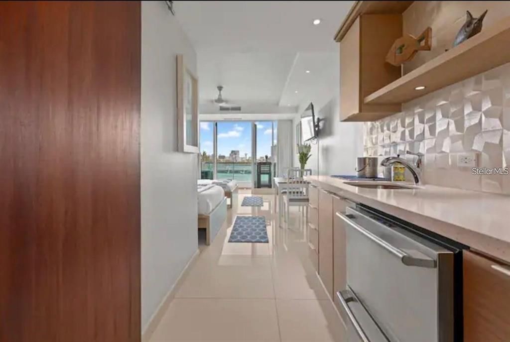 出租: $2,500 (0 贝兹, 1 浴室, 200 平方英尺)