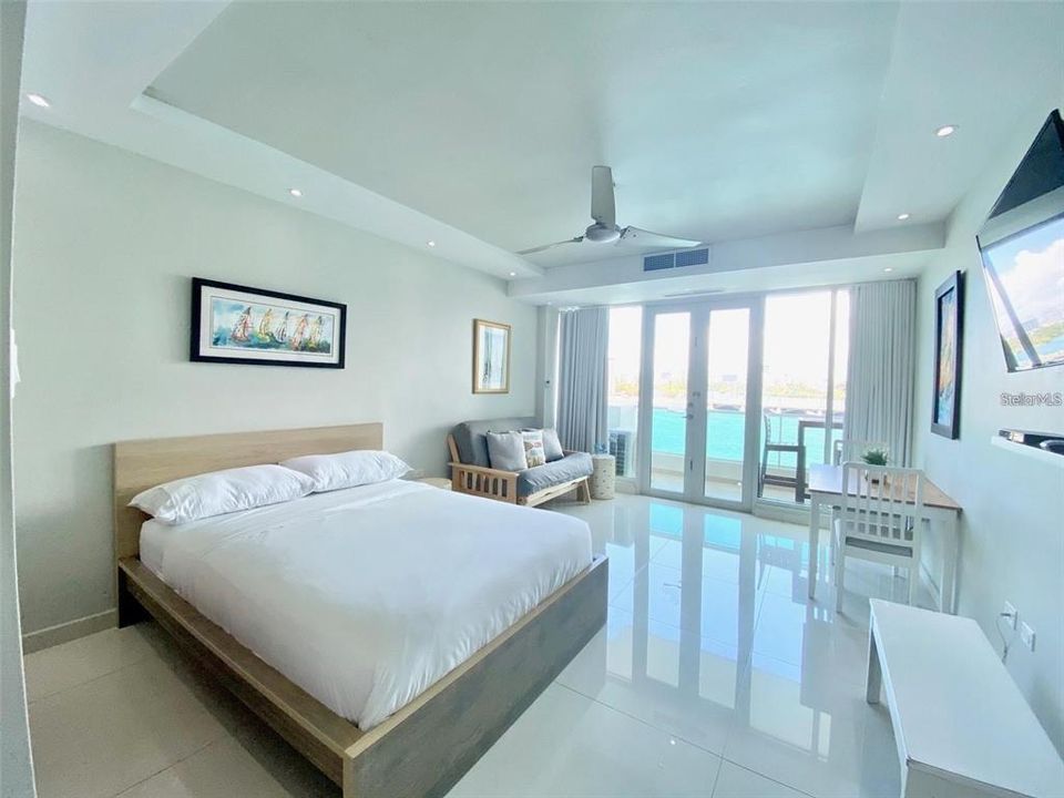 出租: $2,500 (0 贝兹, 1 浴室, 200 平方英尺)