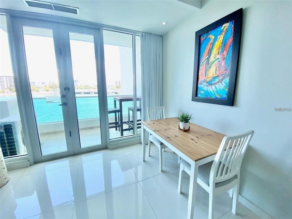 出租: $2,500 (0 贝兹, 1 浴室, 200 平方英尺)