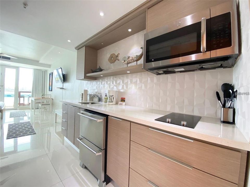 出租: $2,500 (0 贝兹, 1 浴室, 200 平方英尺)