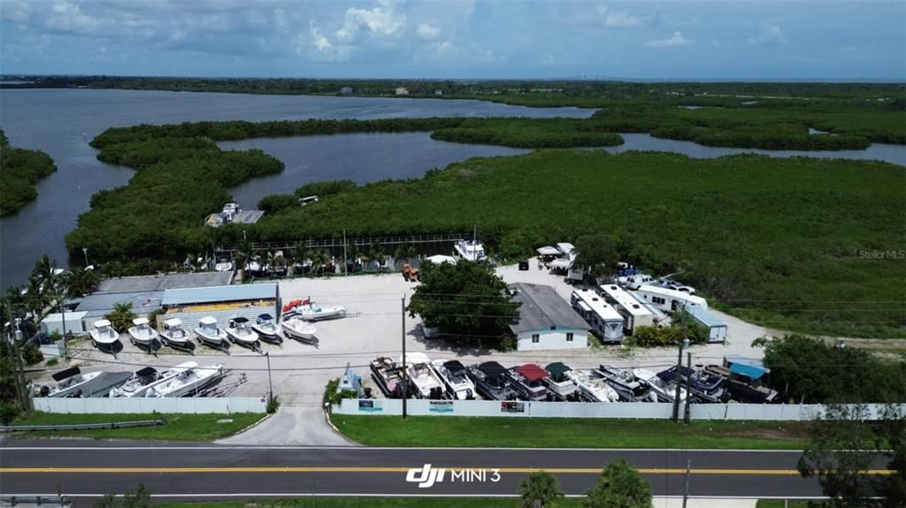 En Venta: $5,500,000 (10.32 acres)