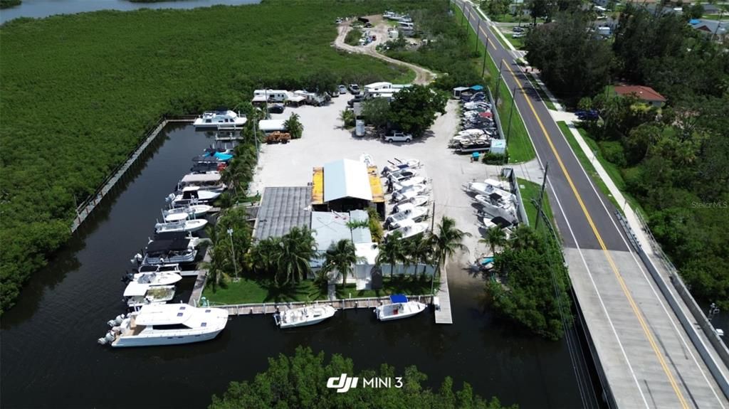 En Venta: $5,500,000 (10.32 acres)