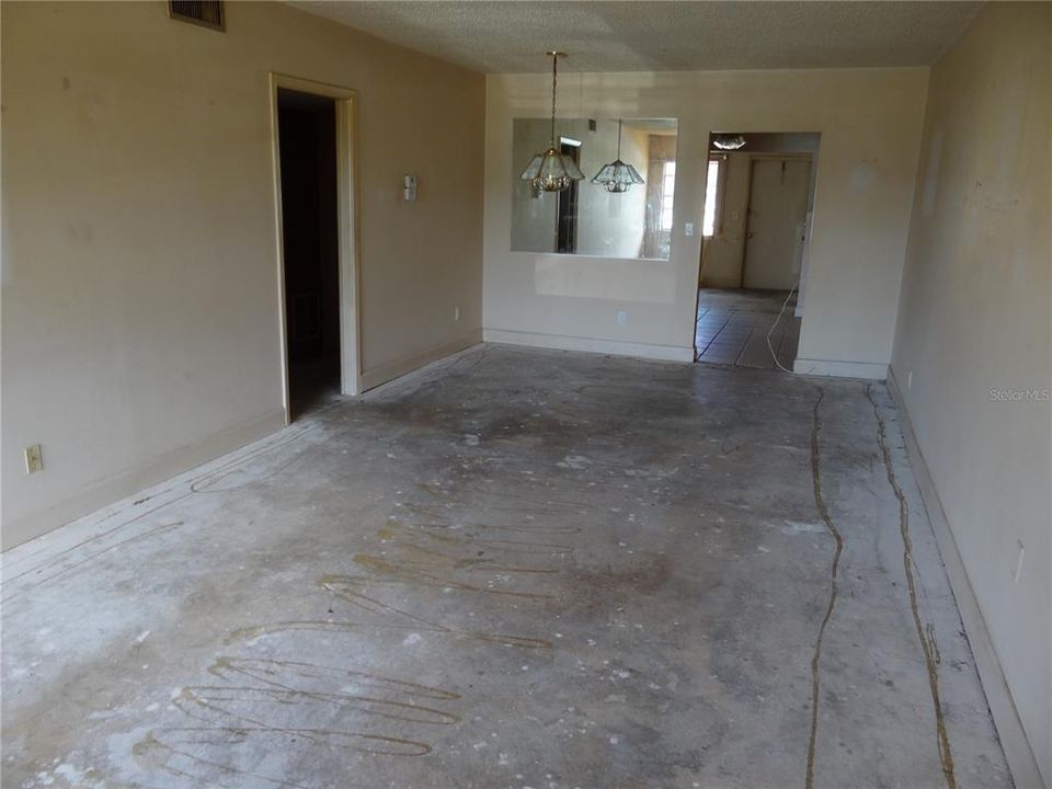 待售: $70,000 (2 贝兹, 1 浴室, 1110 平方英尺)