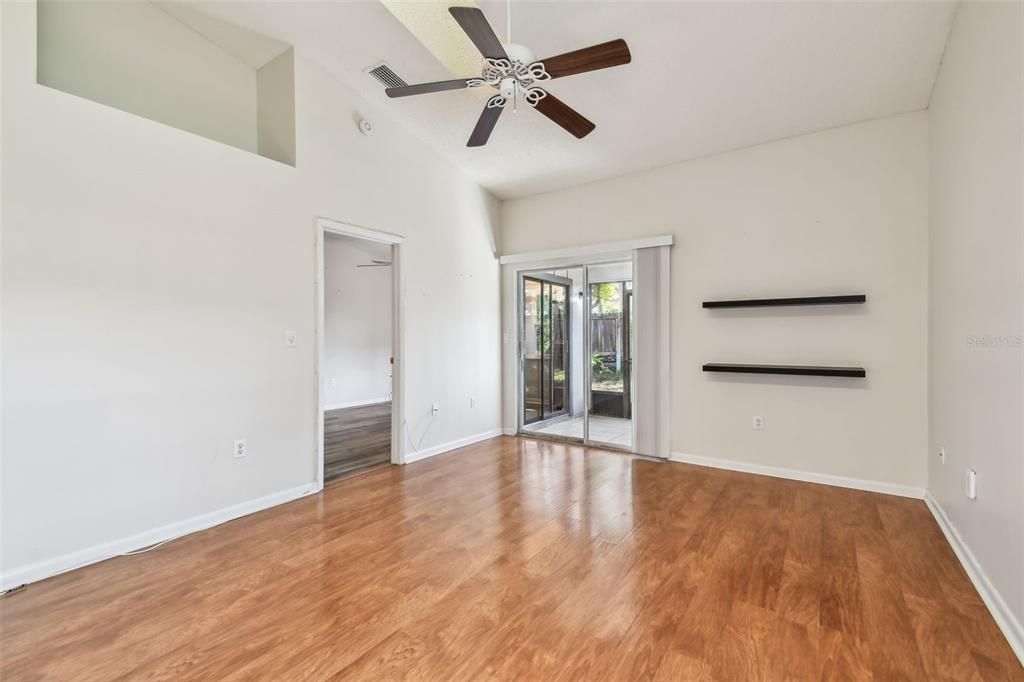 Active With Contract: $179,916 (2 beds, 2 baths, 1070 Square Feet)