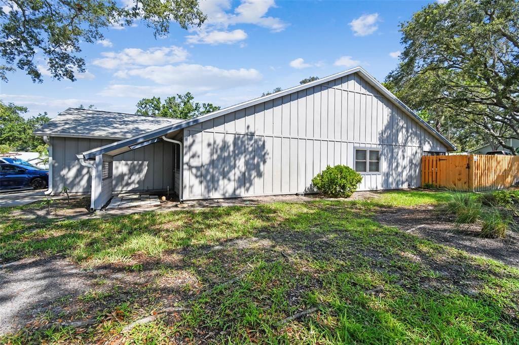 Active With Contract: $179,916 (2 beds, 2 baths, 1070 Square Feet)