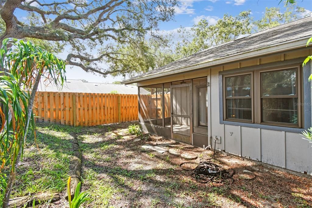 Active With Contract: $179,916 (2 beds, 2 baths, 1070 Square Feet)