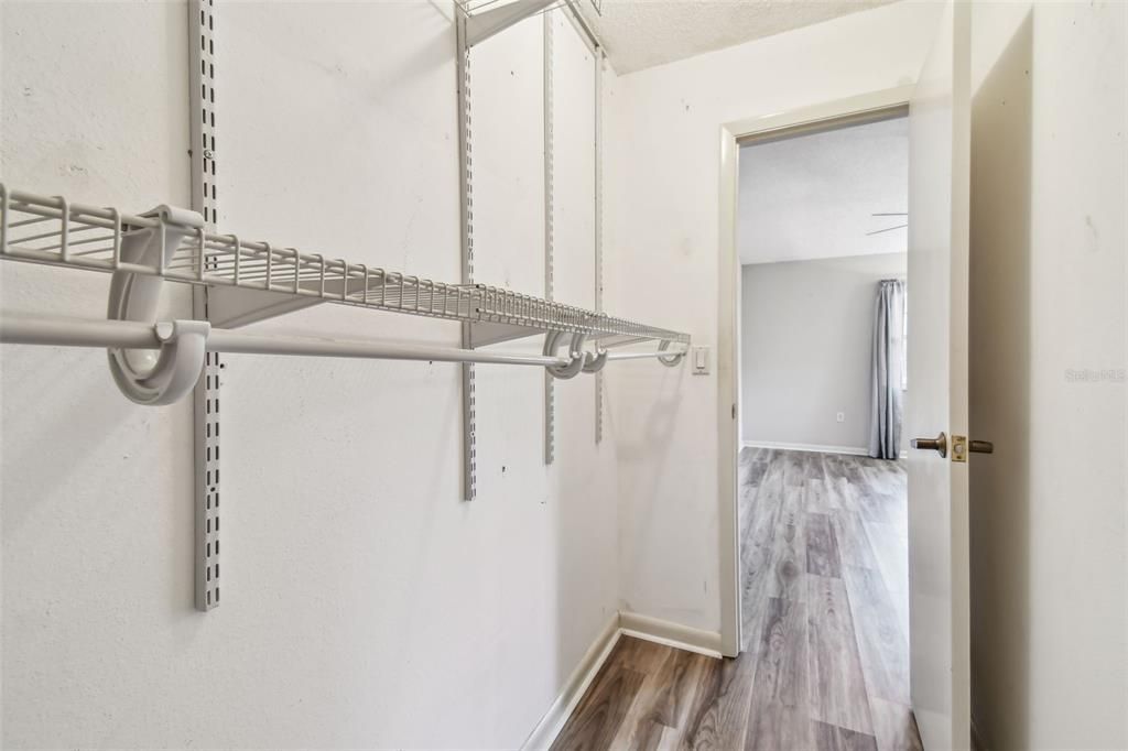 Active With Contract: $179,916 (2 beds, 2 baths, 1070 Square Feet)