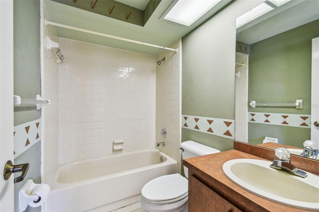 Active With Contract: $179,916 (2 beds, 2 baths, 1070 Square Feet)