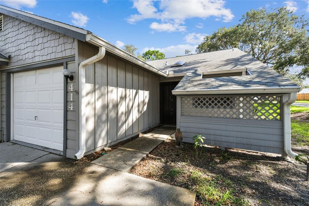 Active With Contract: $179,916 (2 beds, 2 baths, 1070 Square Feet)