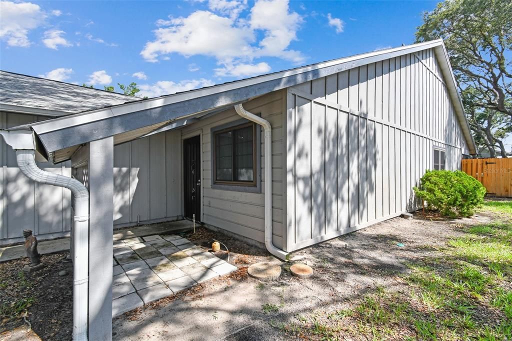 Active With Contract: $179,916 (2 beds, 2 baths, 1070 Square Feet)