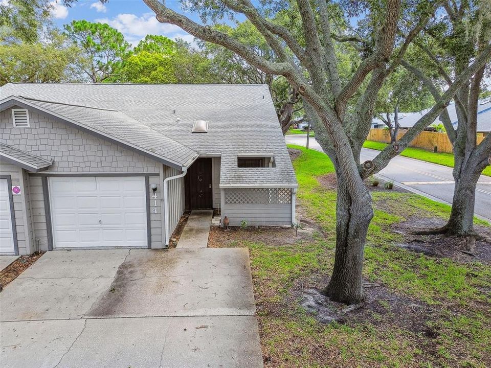 Active With Contract: $179,916 (2 beds, 2 baths, 1070 Square Feet)