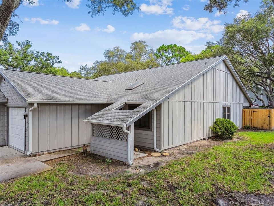 Active With Contract: $179,916 (2 beds, 2 baths, 1070 Square Feet)