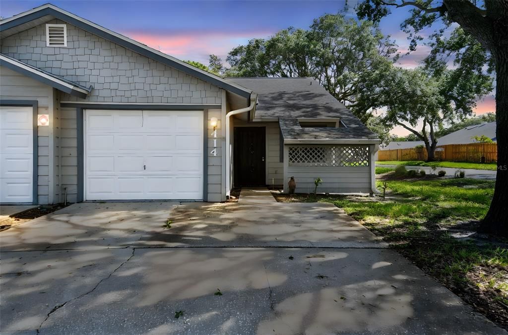 Active With Contract: $179,916 (2 beds, 2 baths, 1070 Square Feet)