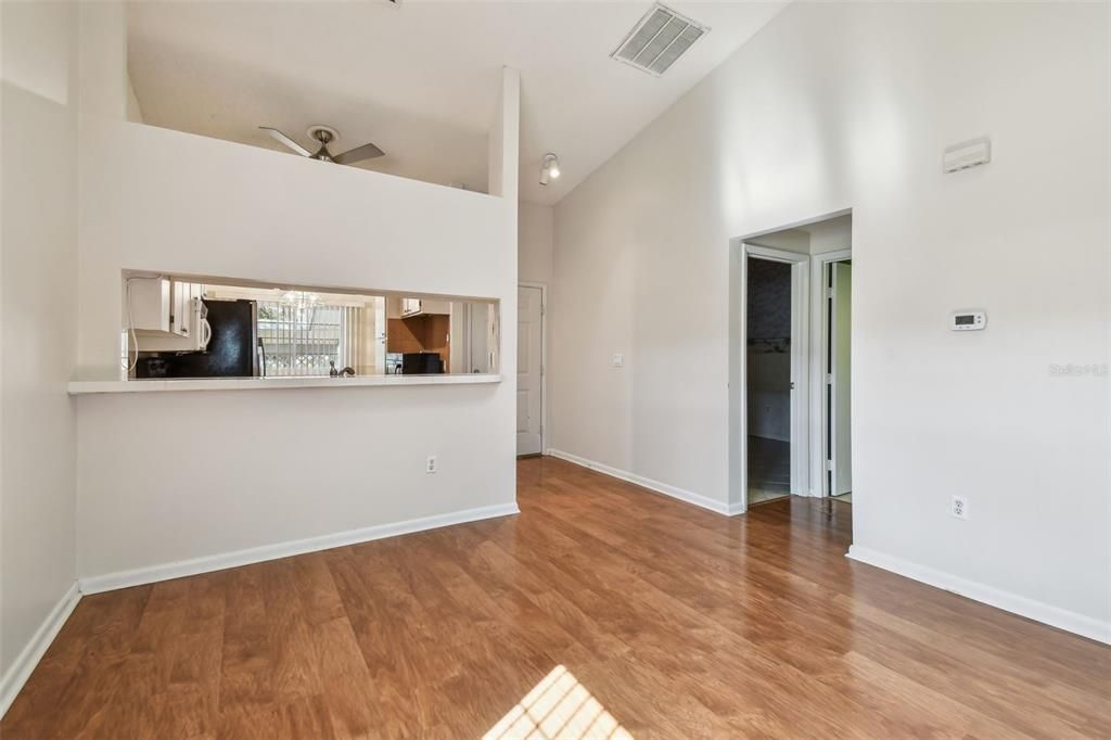 Active With Contract: $179,916 (2 beds, 2 baths, 1070 Square Feet)