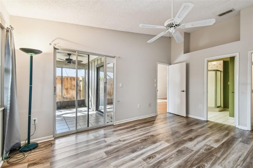 Active With Contract: $179,916 (2 beds, 2 baths, 1070 Square Feet)