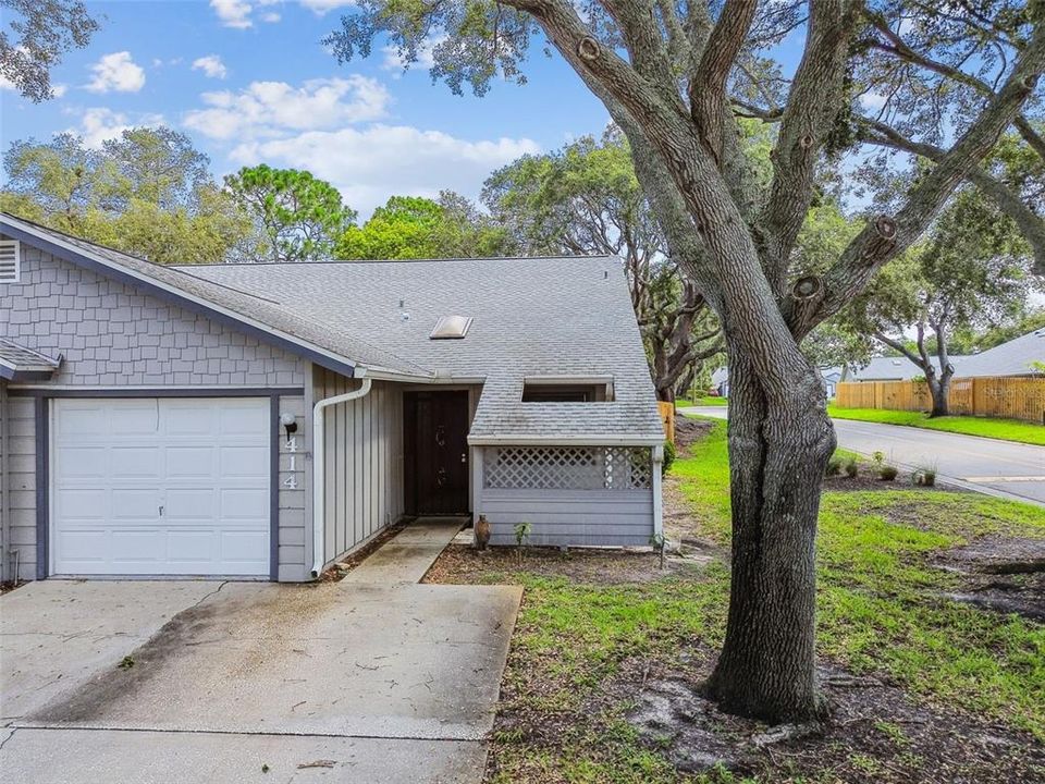 Active With Contract: $179,916 (2 beds, 2 baths, 1070 Square Feet)