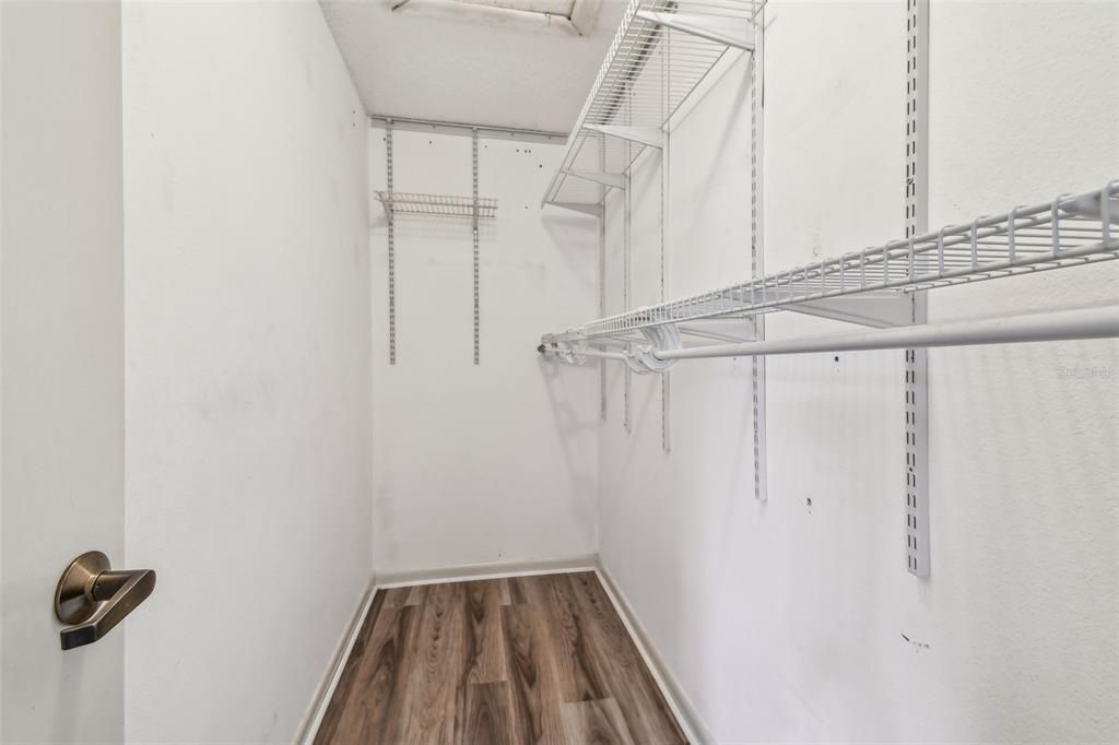 Active With Contract: $179,916 (2 beds, 2 baths, 1070 Square Feet)