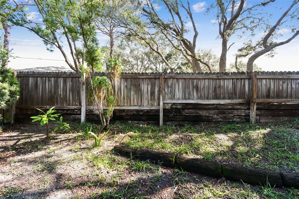 Active With Contract: $179,916 (2 beds, 2 baths, 1070 Square Feet)