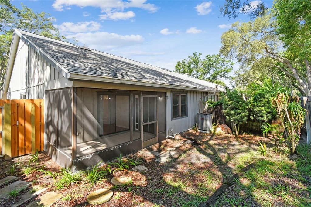 Active With Contract: $179,916 (2 beds, 2 baths, 1070 Square Feet)