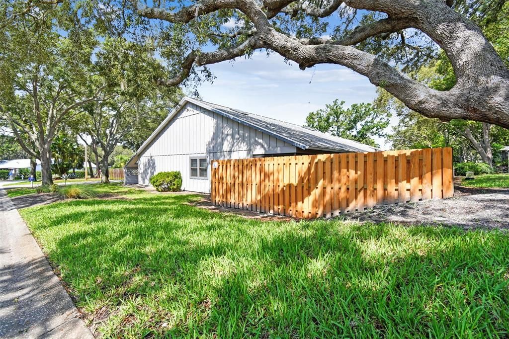 Active With Contract: $179,916 (2 beds, 2 baths, 1070 Square Feet)