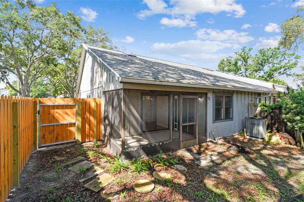 Active With Contract: $179,916 (2 beds, 2 baths, 1070 Square Feet)