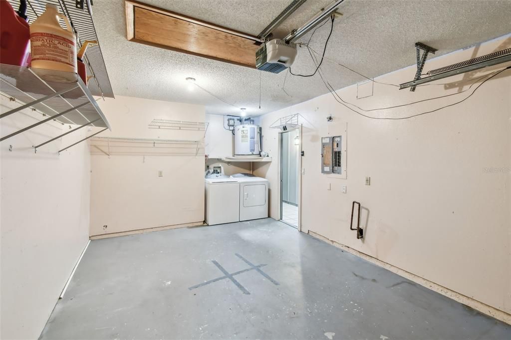 Active With Contract: $179,916 (2 beds, 2 baths, 1070 Square Feet)