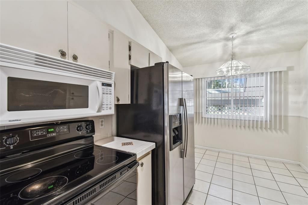 Active With Contract: $179,916 (2 beds, 2 baths, 1070 Square Feet)