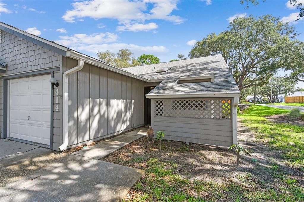 Active With Contract: $179,916 (2 beds, 2 baths, 1070 Square Feet)