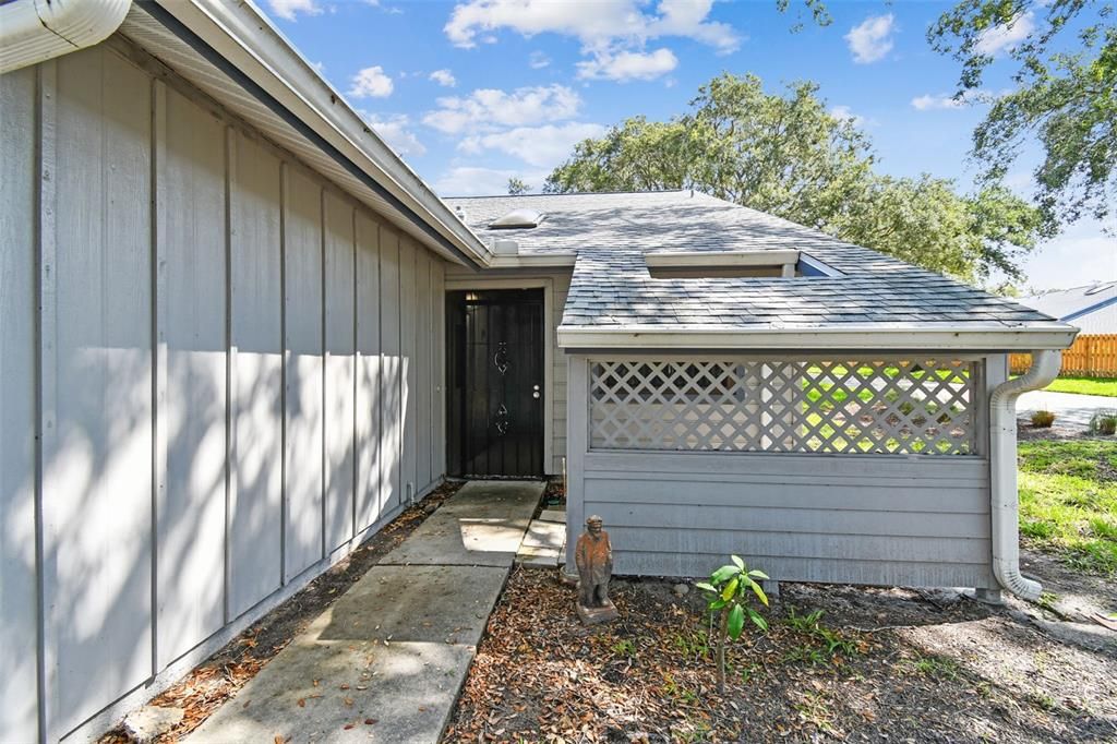 Active With Contract: $179,916 (2 beds, 2 baths, 1070 Square Feet)