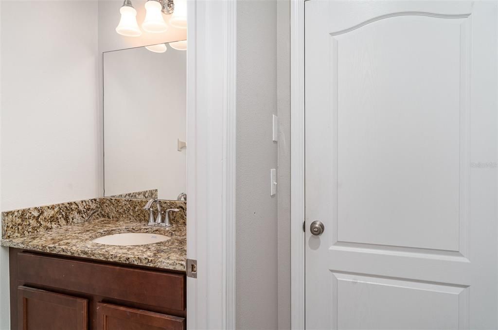 Activo con contrato: $288,000 (3 camas, 2 baños, 2452 Pies cuadrados)