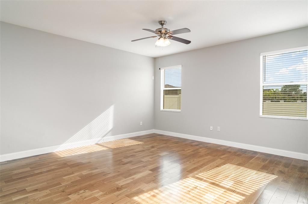 Activo con contrato: $288,000 (3 camas, 2 baños, 2452 Pies cuadrados)