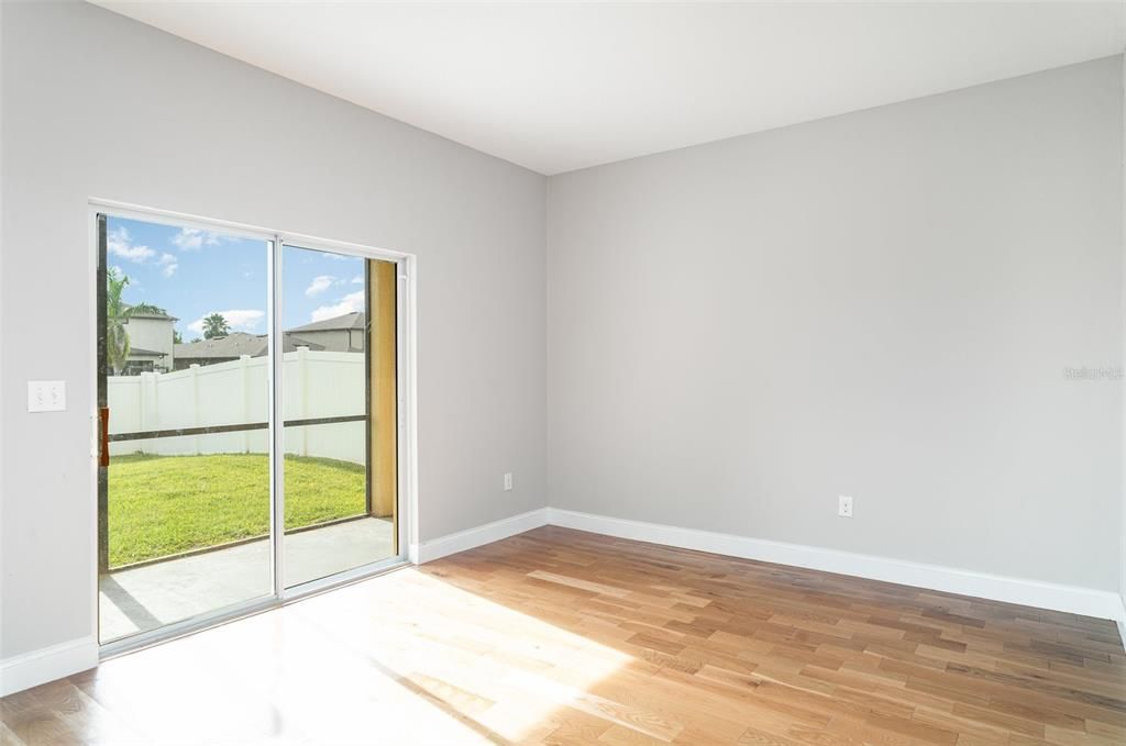 Activo con contrato: $288,000 (3 camas, 2 baños, 2452 Pies cuadrados)