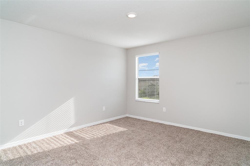 Activo con contrato: $288,000 (3 camas, 2 baños, 2452 Pies cuadrados)