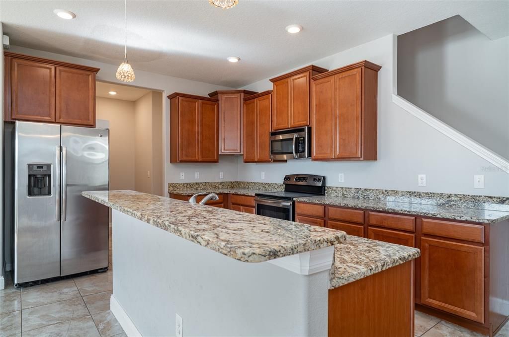 Activo con contrato: $288,000 (3 camas, 2 baños, 2452 Pies cuadrados)