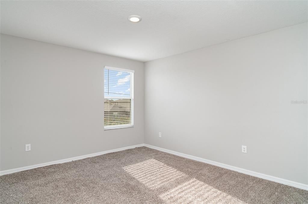 Activo con contrato: $288,000 (3 camas, 2 baños, 2452 Pies cuadrados)