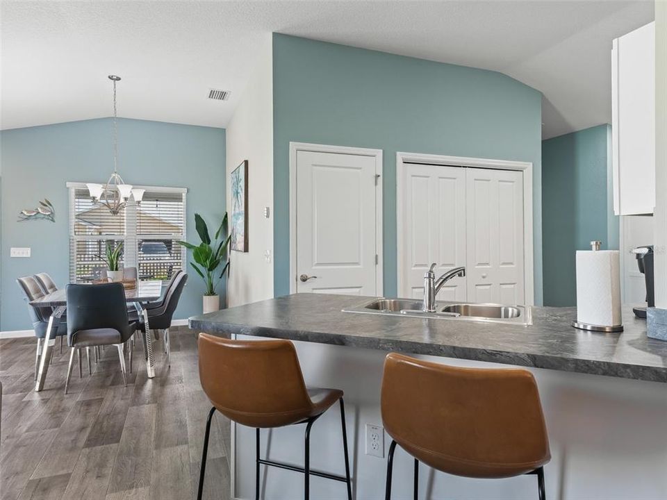 For Rent: $2,250 (2 beds, 2 baths, 1184 Square Feet)